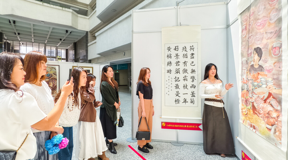 ▲中華藝校今年春展「藝起嗨」在市府中庭展演，值得你來細細品味。（圖/記者黃淑貞攝）