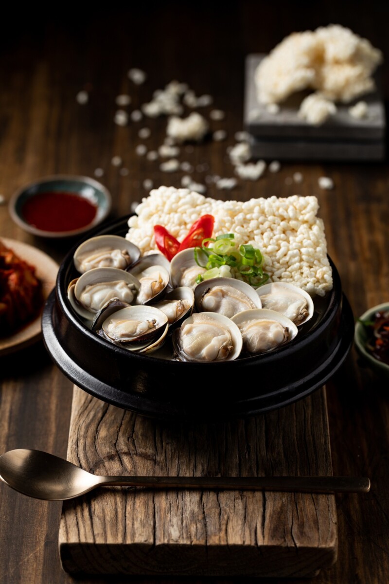 ▲姜滿堂-蛤蜊鍋巴湯。（圖/姜滿堂提供）