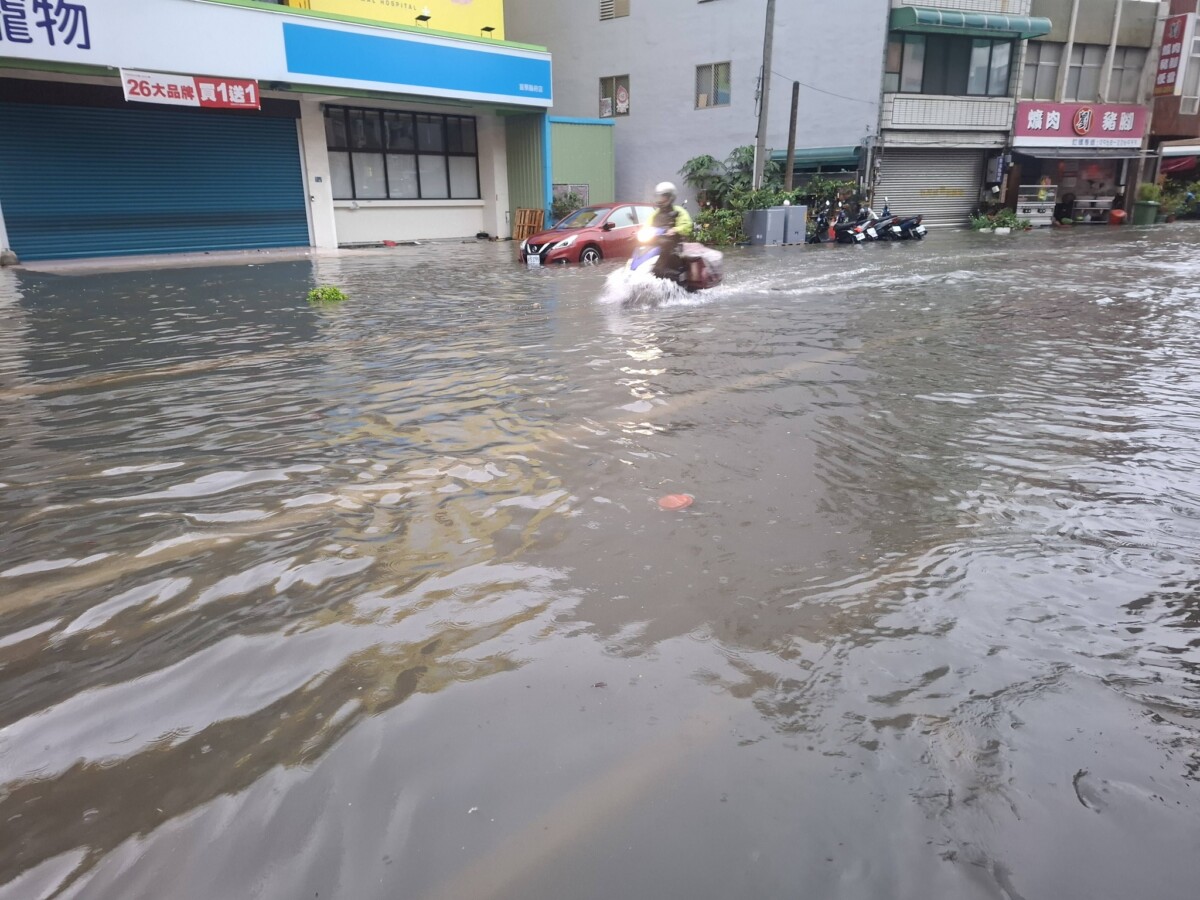 苗栗暴雨破300毫米釀多地淹水　鐵路停駛交通大亂