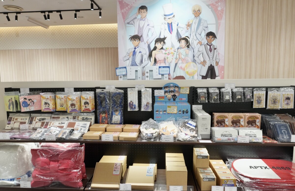 ▲現場售有多款周邊商品。（圖/高雄夢時代提供）