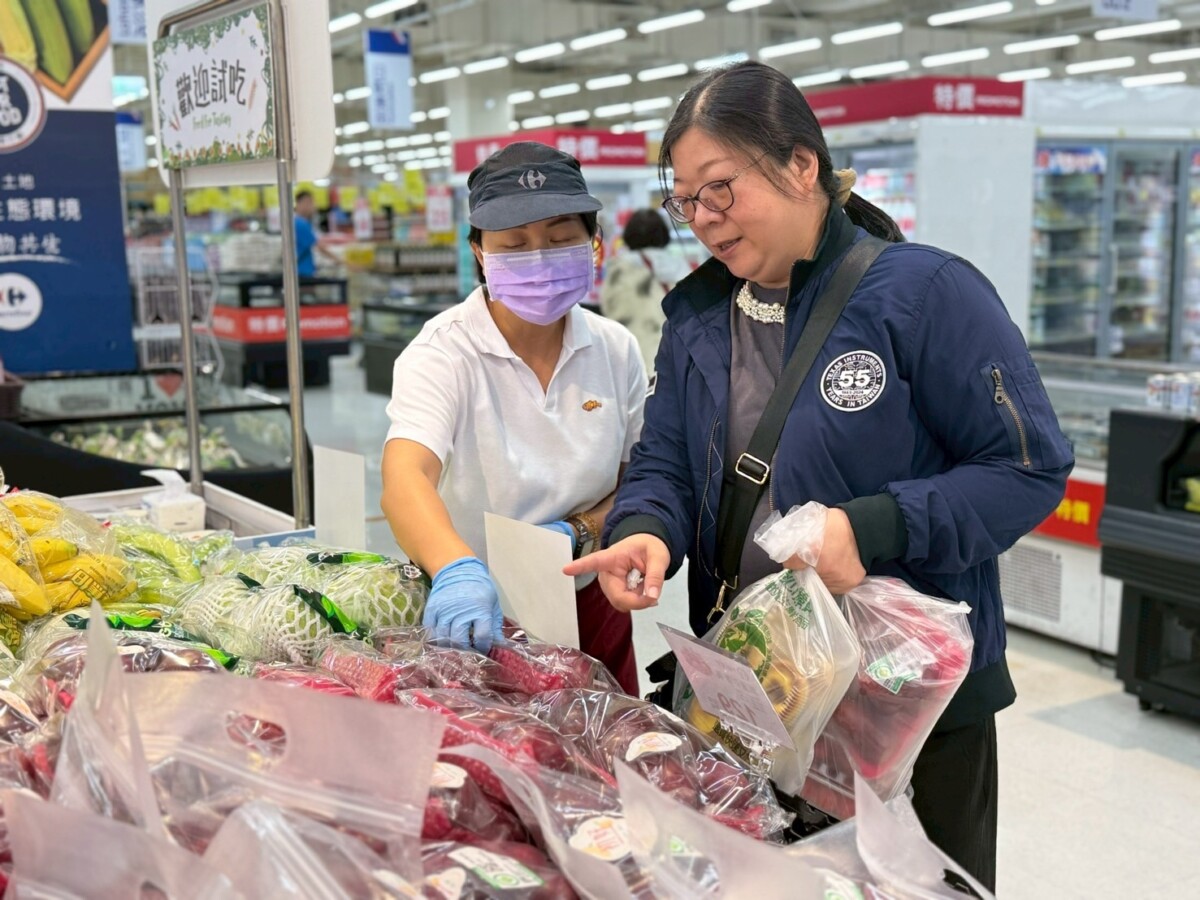 ▲高雄市政府農業局攜手家樂福推「全明星水果節」，4月8日至21日全台上架來自高雄產地直送的精選水果。（圖／高雄市政府農業局提供）