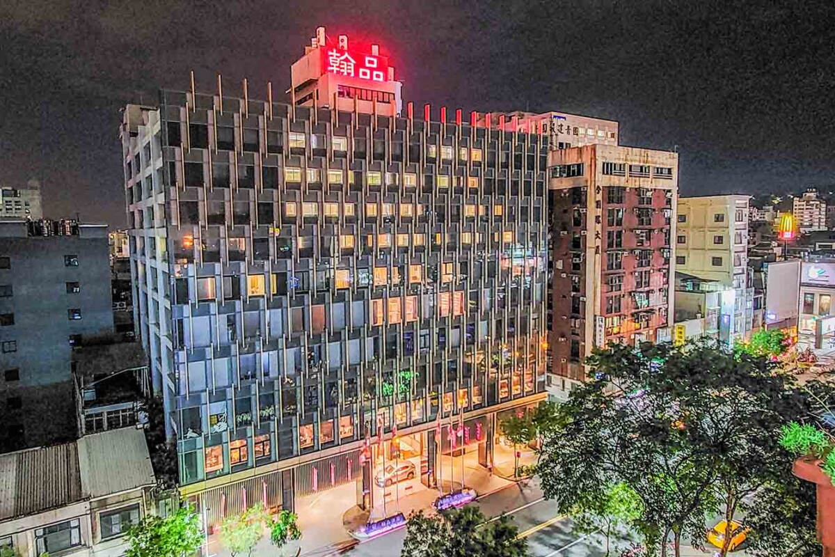 ▲高雄翰品酒店今年全面布局大廳宴席、獨立包廂與外帶市場，從萬元精緻桌菜到千元有找的外帶方案一次到位，鎖定不同家庭客群，搶攻五月感恩商機。（圖/高雄翰品酒店提供）
