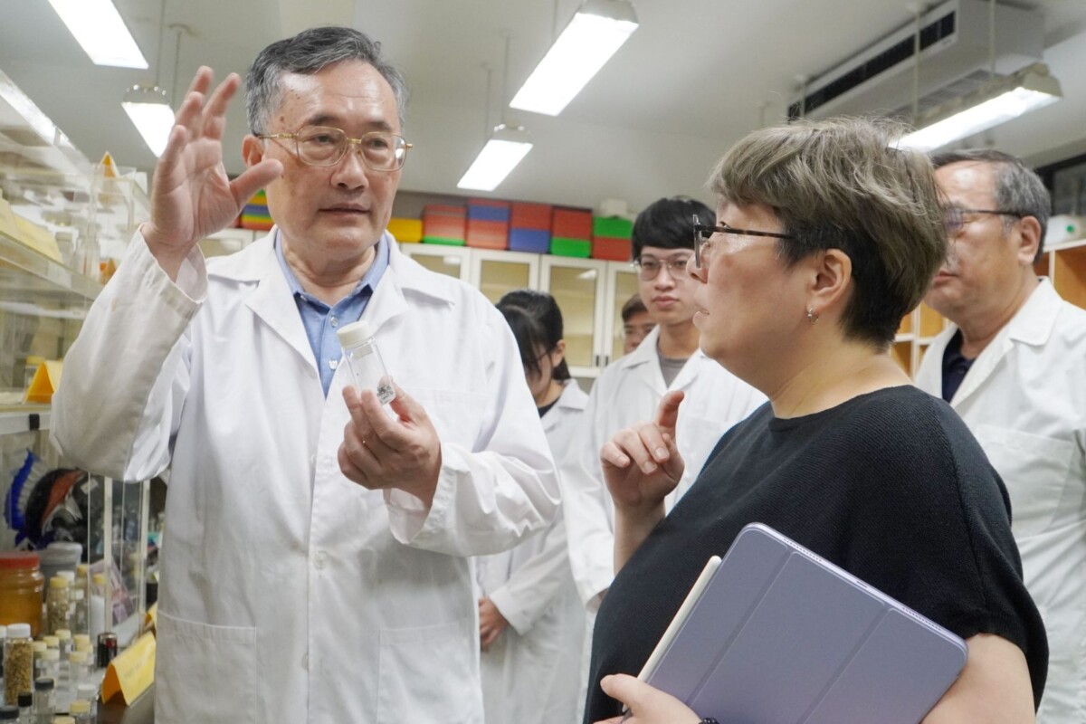 64d8dc397eccd22bcc51e923f518ae8f