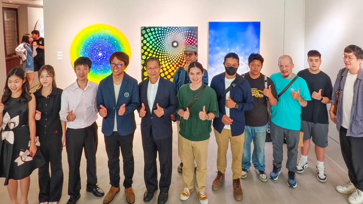 ▲藝術家桑幡紀行將過往的相遇、情感與能量，轉化為具體可見的藝術創作。（圖/記者黃淑貞攝）