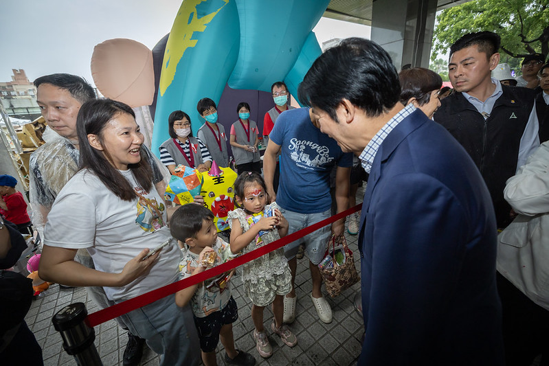 賴清德親赴屏東兒童節活動　兩萬童趣包圍縣府嗨翻全場