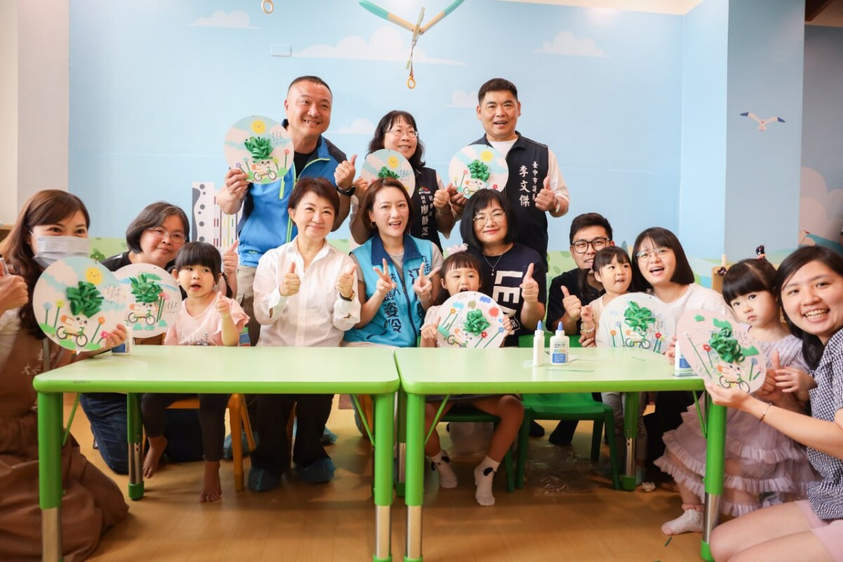 ▲館內設計融合在地濱海與農業文化，吉祥物「蔥天炮」以青蔥為靈感，象徵智慧成長。(圖/記者顏淑娟翻攝)