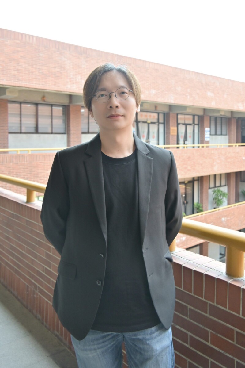 中山大學資訊管理學系副教授康藝晃解析AI Agent發展趨勢，從個人協作、企業導入到消費市場變革，提出前瞻觀察。(圖/國立中山大學管理學院提供)