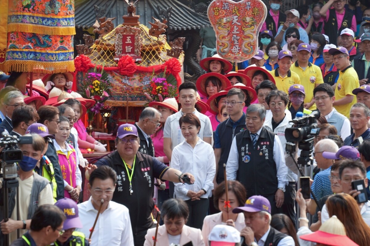 ▲盧秀燕祈3願：盼國泰民安、風調雨順。(圖/記者顏淑娟翻攝)