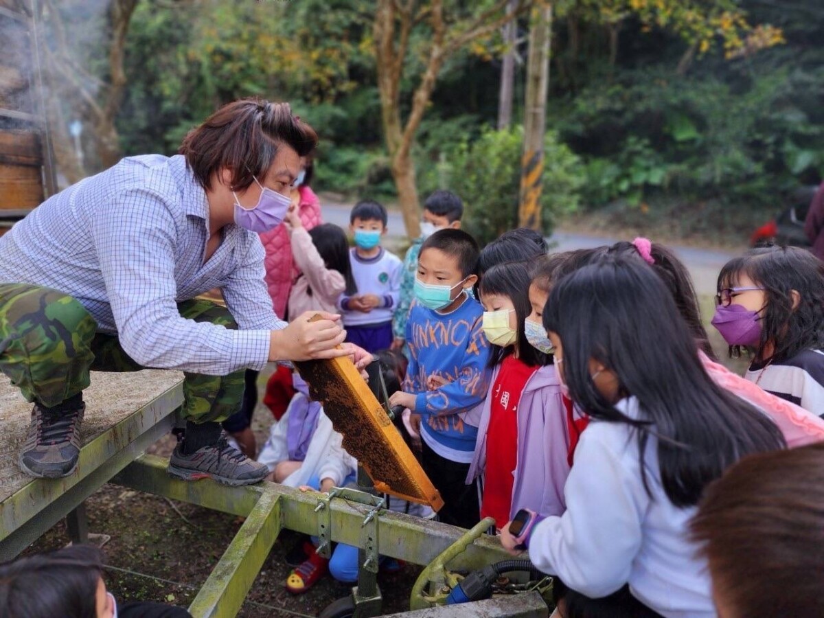 A9e45565bc1f4f5afa503eba15bb52f5