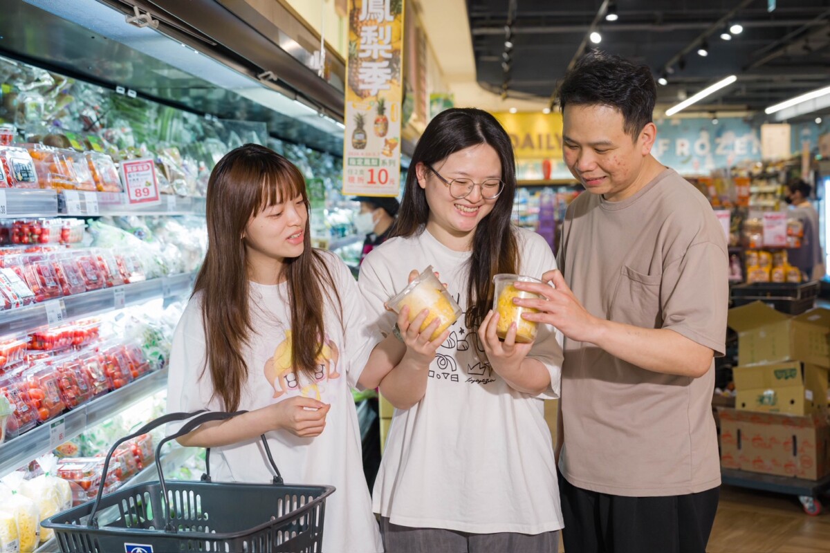 上班族救星！高雄首選鳳梨「鮮削即食桶」不用動刀、開蓋爽吃高雄甜。(圖/高雄市政府農業局提供)