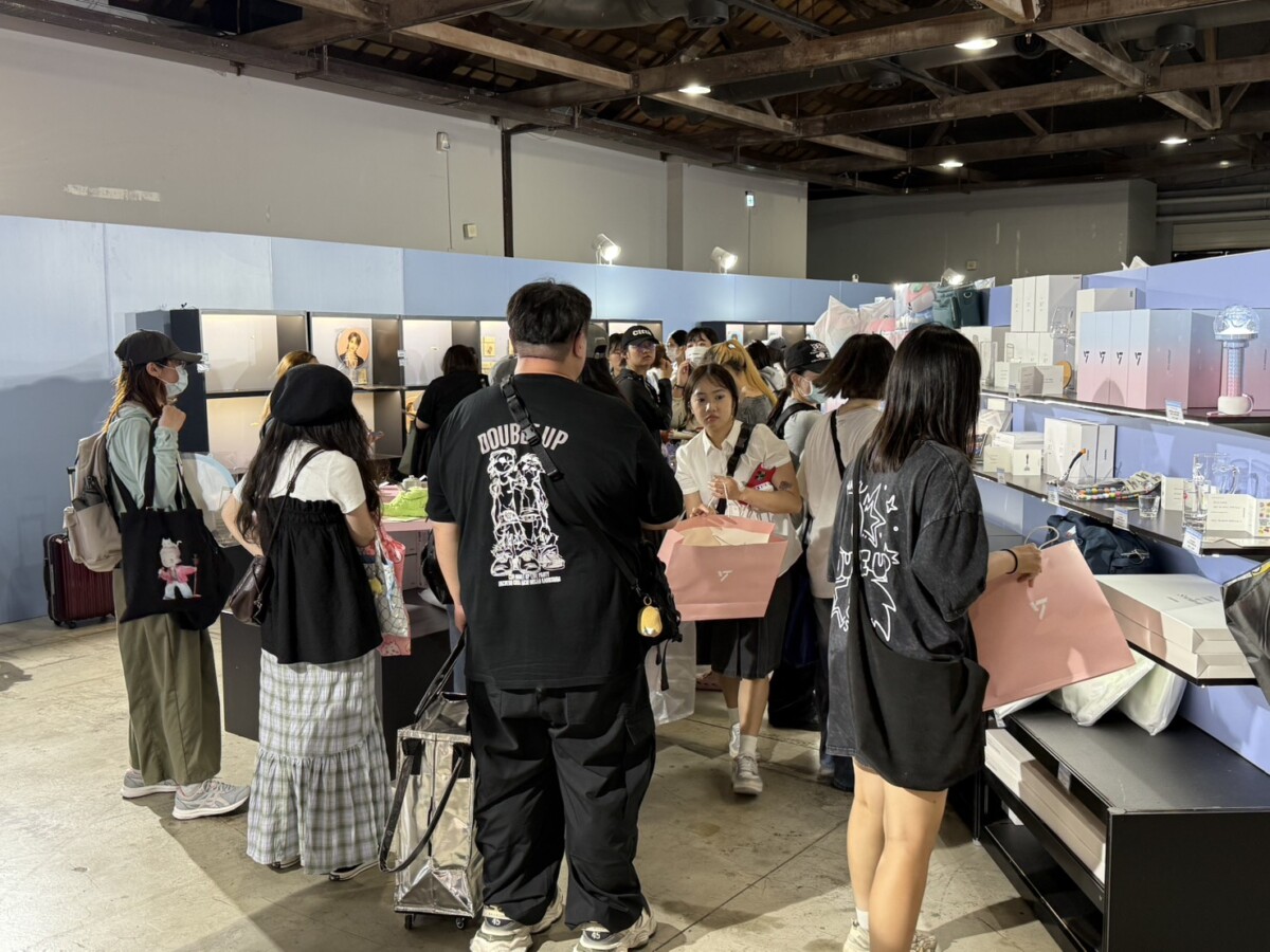 快閃店現場擠滿粉絲。（圖／陳維鈞 攝影）