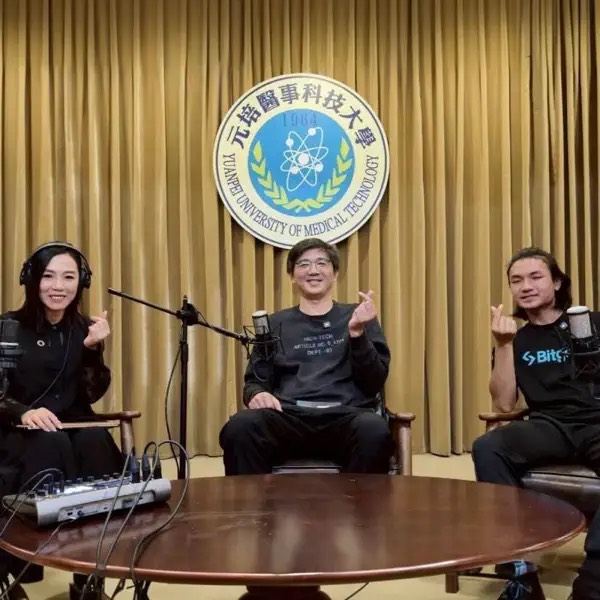 元培健康讚Podcast，左起聚焦永續發展創辦人鄭莉穎、元培醫事科技大學資管系助理教授杜建志