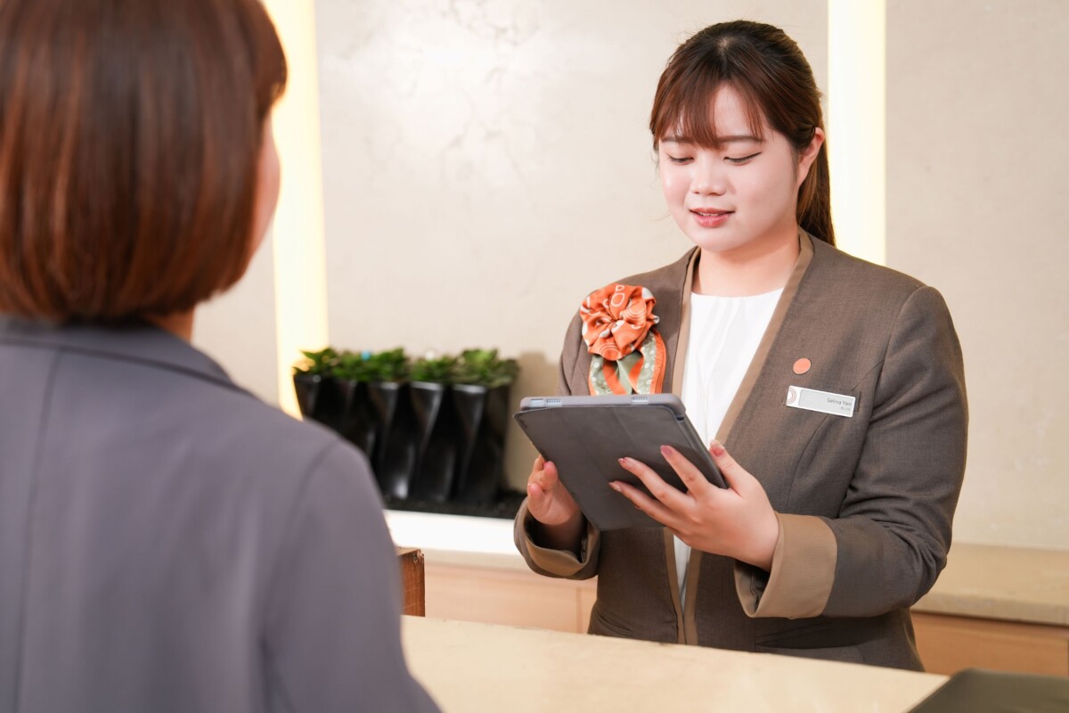 ▲飯店同步推出「光采旅程好禮贈」活動，入住旅客追蹤和逸飯店·高雄中山館Facebook或Instagram，並加入ORBIS官方LINE好友，即可兌換品牌體驗組。（圖/和逸飯店高雄中山館提供）