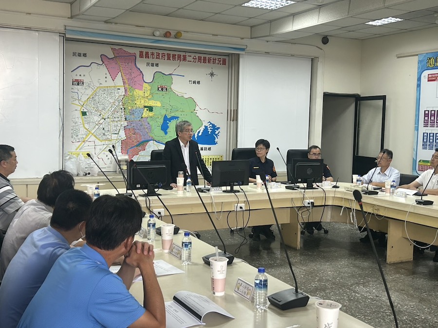 嘉義地檢署蔡宗熙檢察長親赴警察局，對全體司法警察同仁進行查察賄選法令及技巧之重點宣講。（圖/嘉義地檢署提供）
