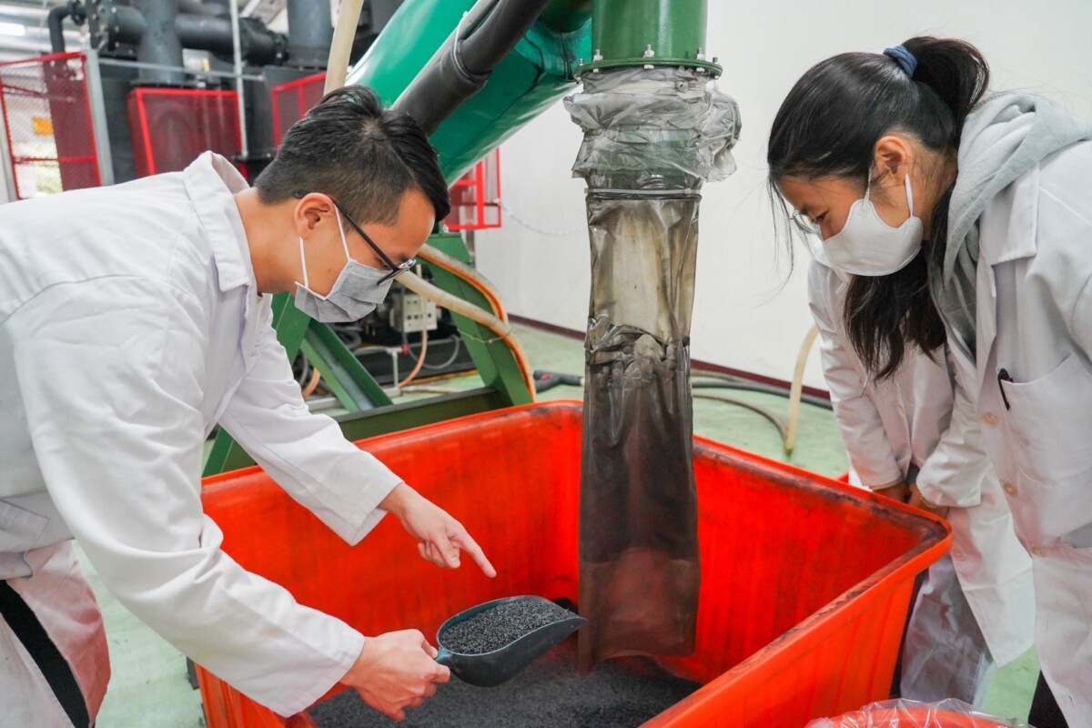 ▲朝陽科大領先成立全台校園第一個「碳回收中心」，將農業有機廢棄物轉化成生物炭，資源循環零廢棄，再創新價值。(圖/朝陽科大提供)