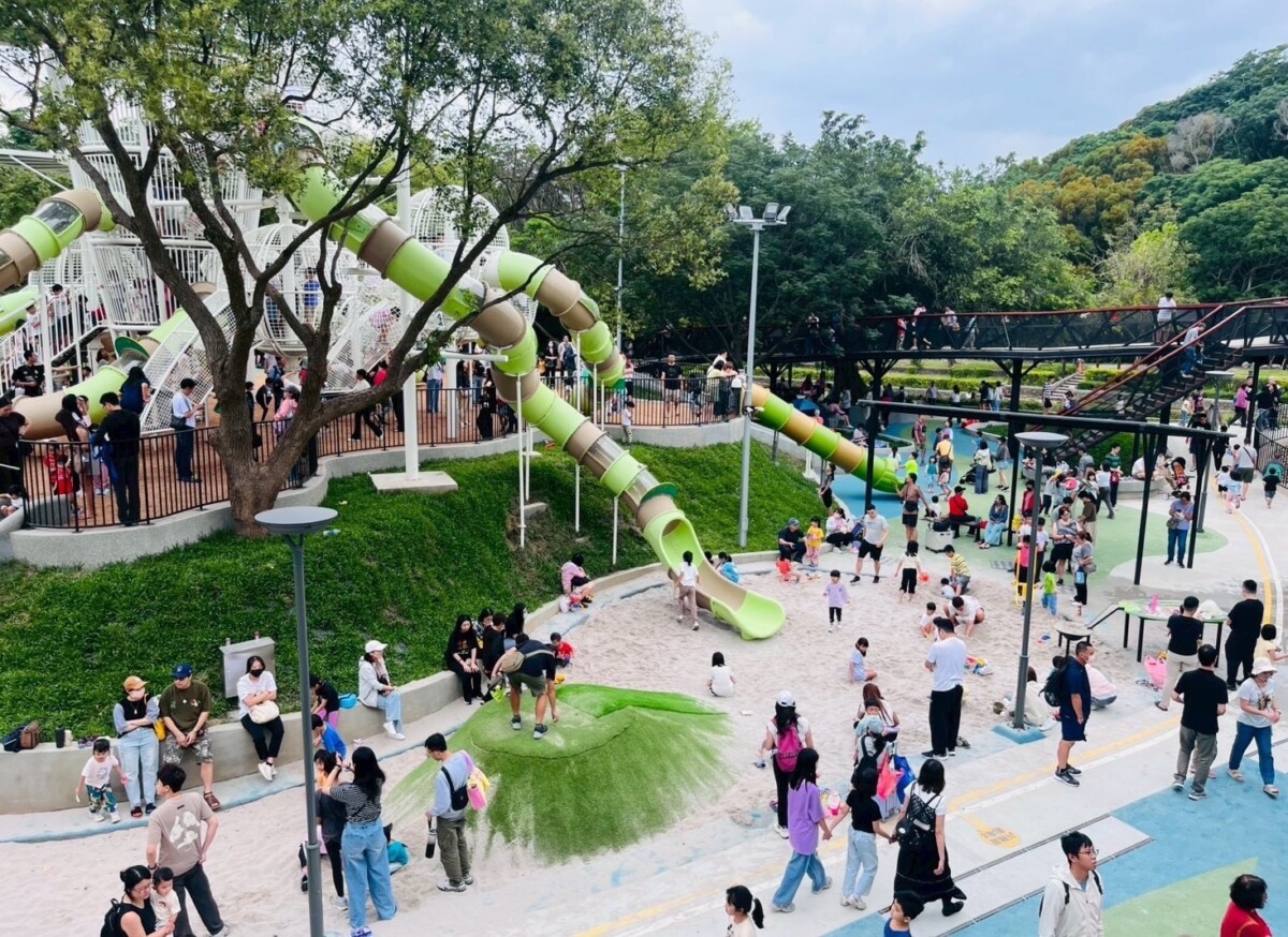 ▲全場共設置34座滑道，滿足不同年齡層孩童及親子同樂需求。(圖/記者顏淑娟翻攝)