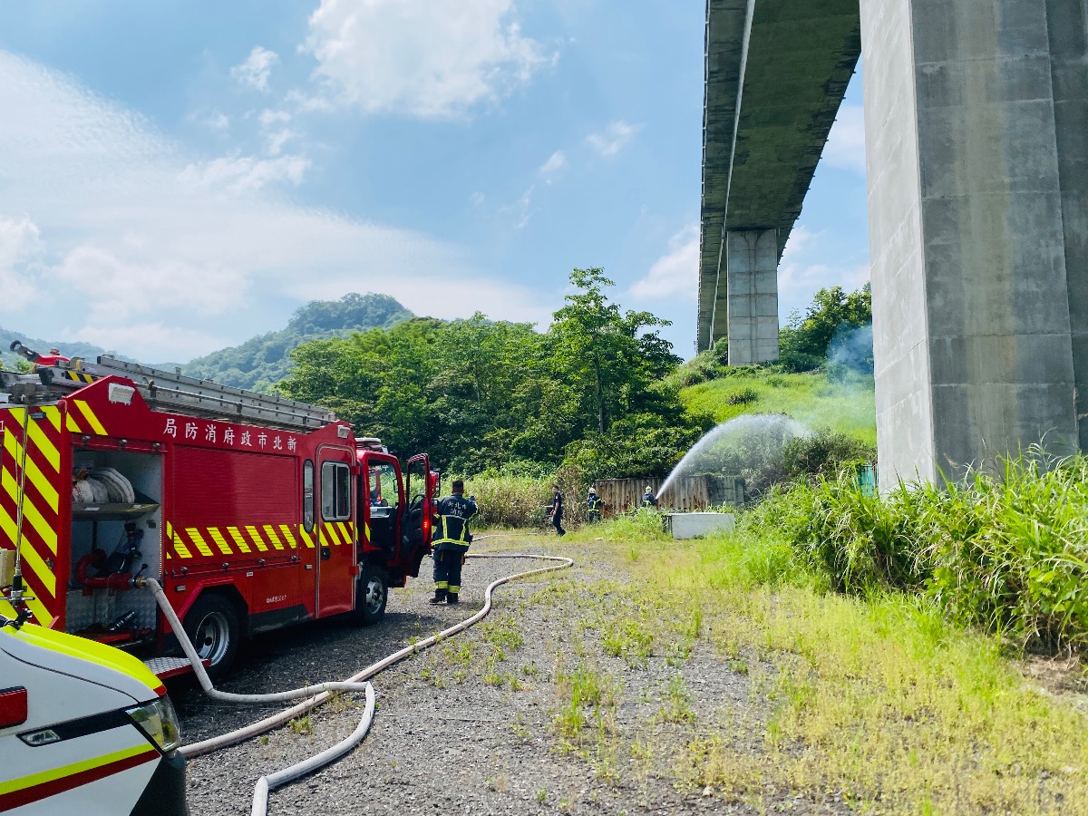 獨家／平溪天燈疑釀山林火警　濃煙波及台2丙線嚇壞遊客