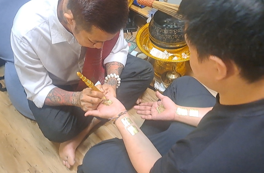 來自泰國的古巴迷師父（Luang Phor Kuba Mee）首度訪台，展開為期五日的弘法之旅。(影像由記者郭晉嘉拍攝)。