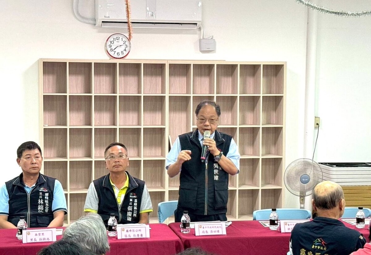 ▲民政局長吳世瑋今(5)日前往活動中心視察成果，確保市民在使用公共設施時更加安心無虞。(圖/記者顏淑娟翻攝)