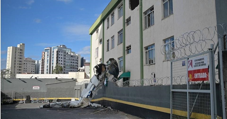 巴西小型飛機墜毀撞住宅　釀3死2傷驚險畫面曝光