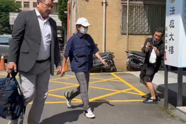 黃子佼肇逃案開庭否認碰撞　自曝無業離婚獨扛扶養責任