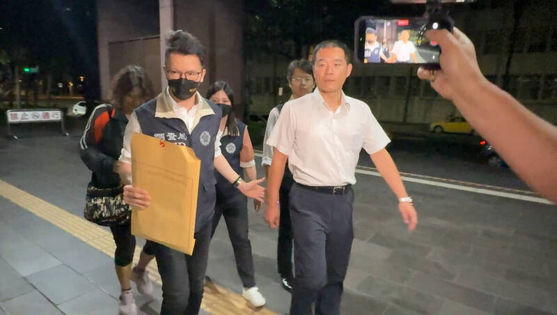 判刑30年富商潛逃　警政署專員涉助查個資遭押
