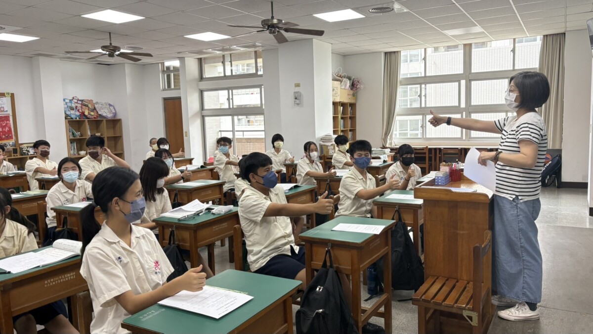 ▲國一仁班班導胡馨方老師，用心向學生宣導活動，讓學生了解：行三好的同學，就是「三_。（圖/普門中學提供）