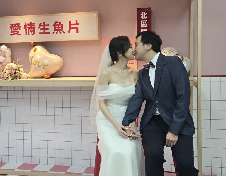 520結婚潮湧現！新竹72對新人登記　戶所甜送玫瑰花