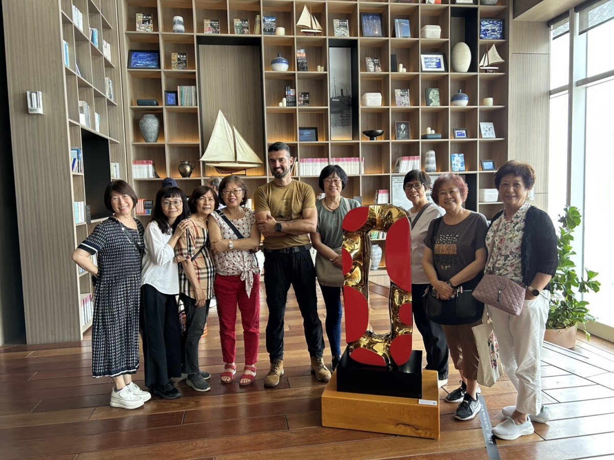▲薩爾瓦多・馬可與承億酒店旅客合影留念。（圖/承億酒店提供）