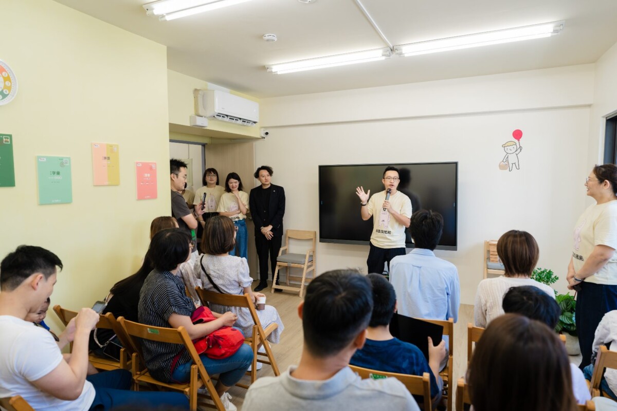 SoR 高雄團隊介紹科學閱讀教學架構與核心理念，盼透過系統化識字教育提升孩子英文閱讀能力。（圖 / SoR 高雄旗艦殿 提供)