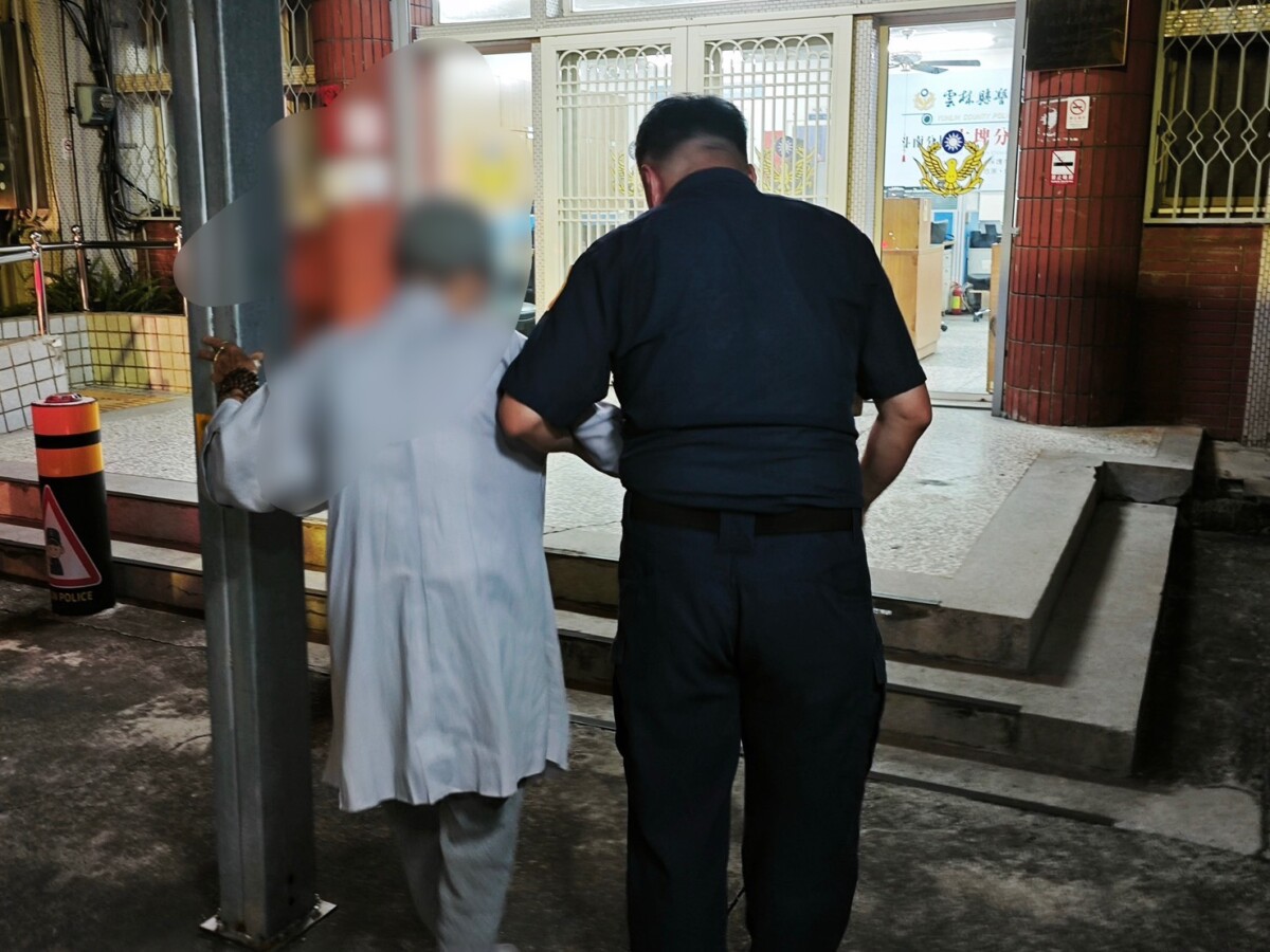 八旬嬤電動車半路沒電迷航30公里　暖警即刻救援助返家