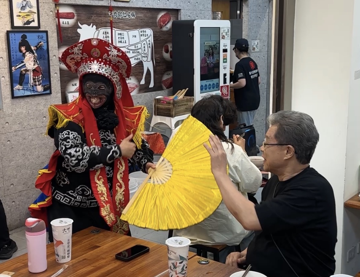 寶島歌王楊烈《自由之地》台南場笑翻!彩排頻分心…想喝牛肉湯 變臉秀嚇傻 – 娛樂 – 創新聞