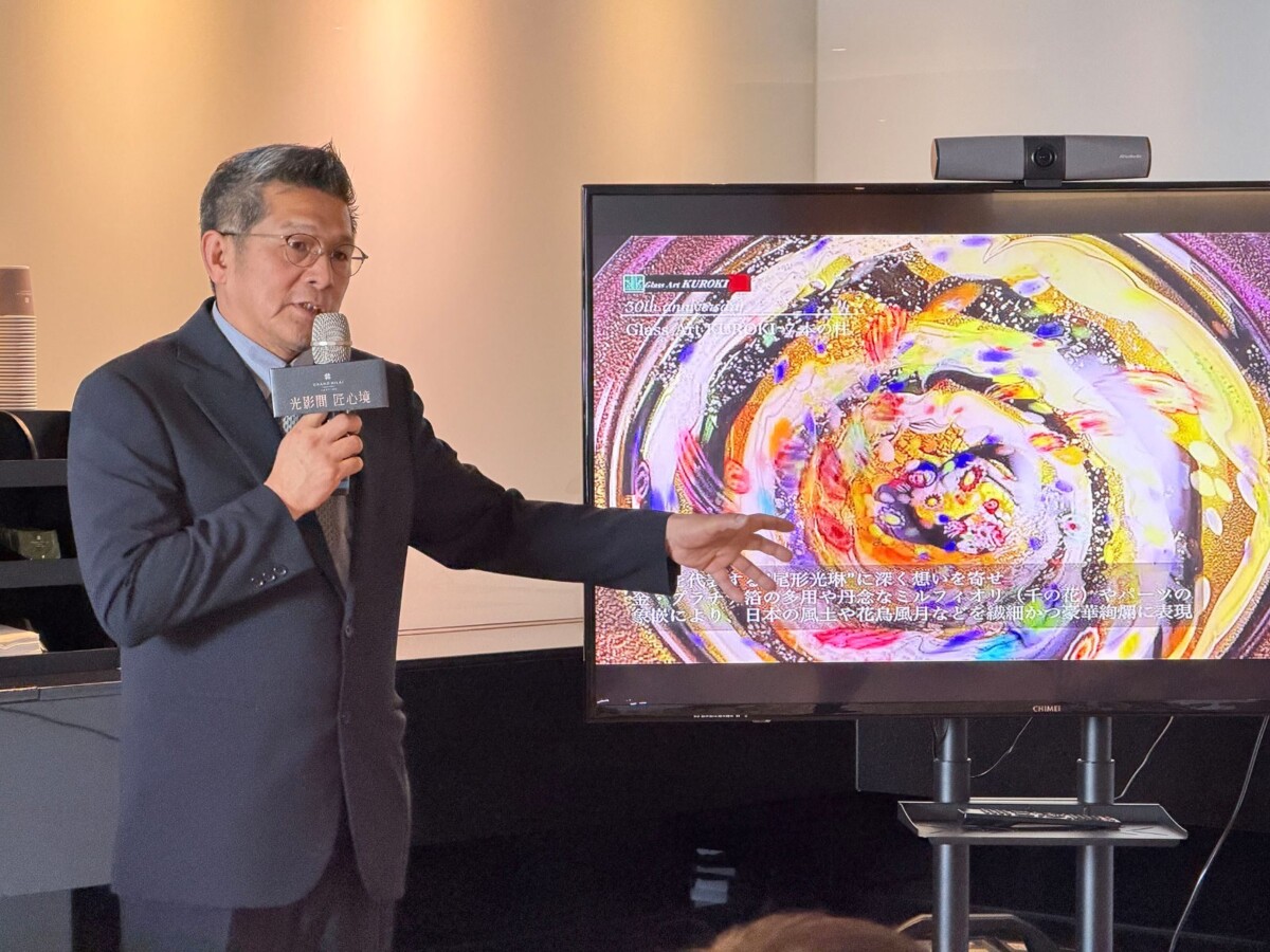 谷口榮分享玻璃工藝創作歷程，透過作品解說帶領民眾深入認識日本玻璃藝術的光影美學與職人精神。（圖／高雄漢來 提供）