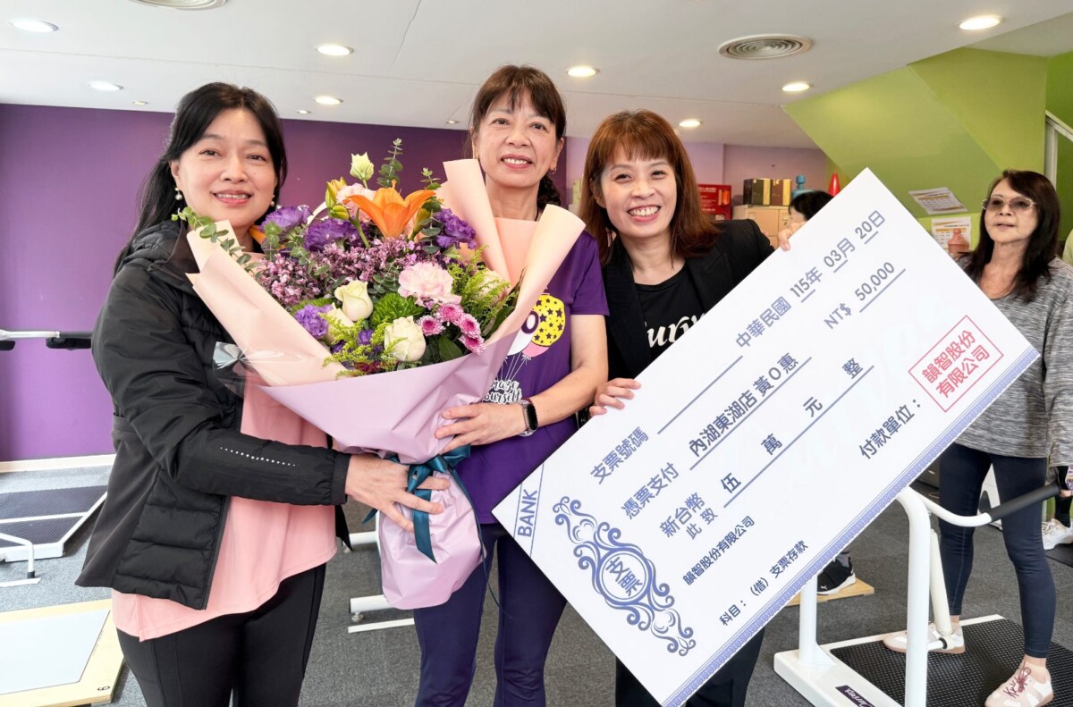 ▲可爾姿內湖東湖店黃美惠（中）增肌0.8公斤減脂6.7公斤，獲得第二名殊榮，小孫女的鼓勵是她最大動力。（圖／台灣可爾姿提供）