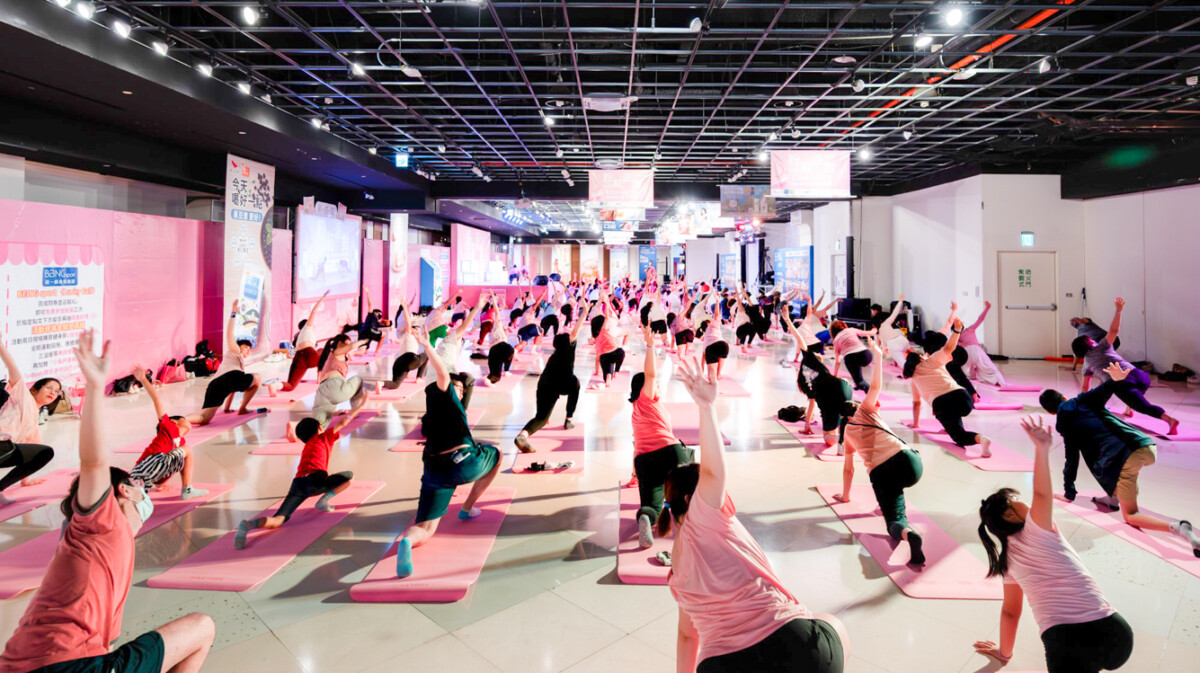 ▲此次共規劃6大主題課程，包含粉紅瑜珈、Funky Dance、BODYCOMBAT，以及粉紅ZUMBA、派對有氧。（圖/高雄夢時代提供）