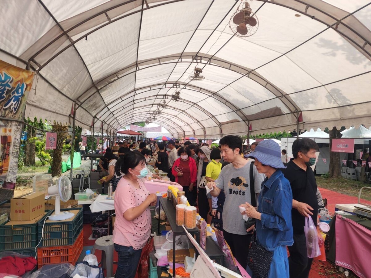 ▲鳳荔季活動現場也準備了豐富多元的DIY手作體驗（記者 李堂安 翻攝）