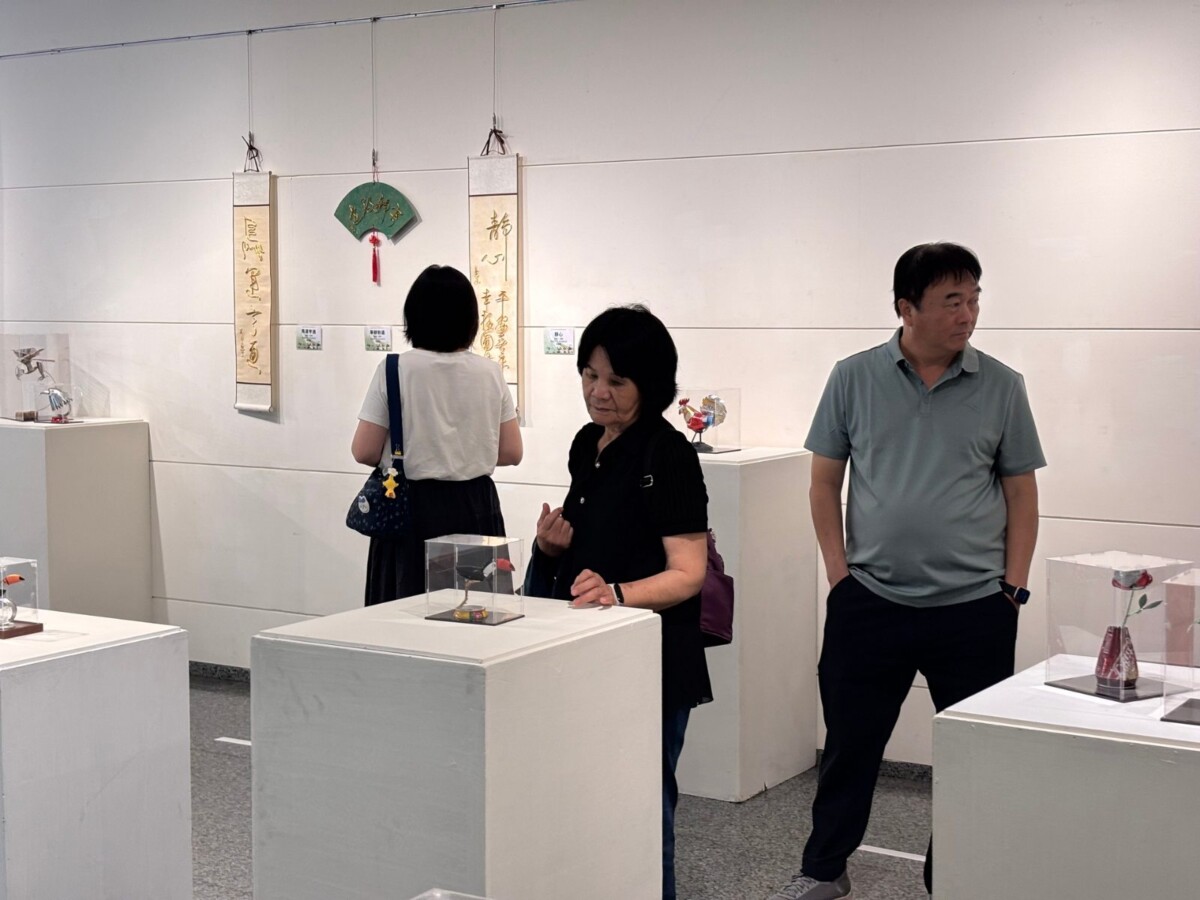 鋁罐也能變駿馬？這對藝術夫妻玩出環保新高度