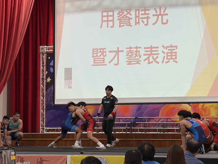 東石高中發展體育運動有成，辦「體育發展後援會慶功感恩餐會」活動，場面熱絡而溫馨。（圖/記者黃采琳攝）