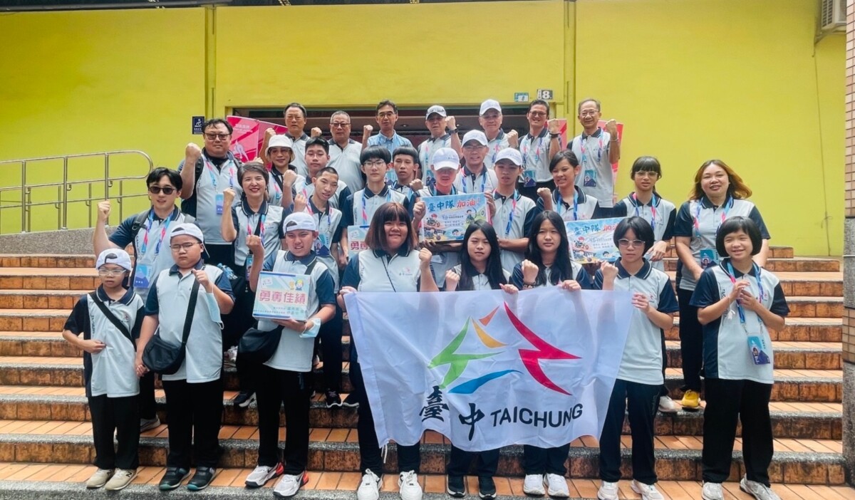▲中市府運動局長游志祥與社團法人台中市體育總理事長林孟令率團一同為台中市代表隊加油。(圖/中市府提供)
