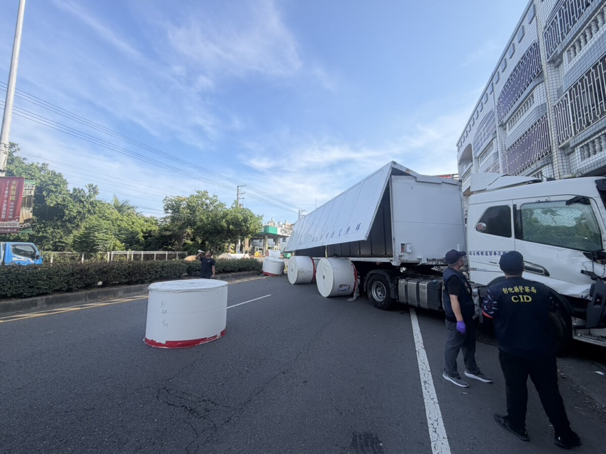 台1線溪州曳引車失控撞屋　警查毒品反應與槍械