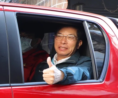收賄320萬元助業者賣消防設備　前南市消防局長李明峯判刑4年6月