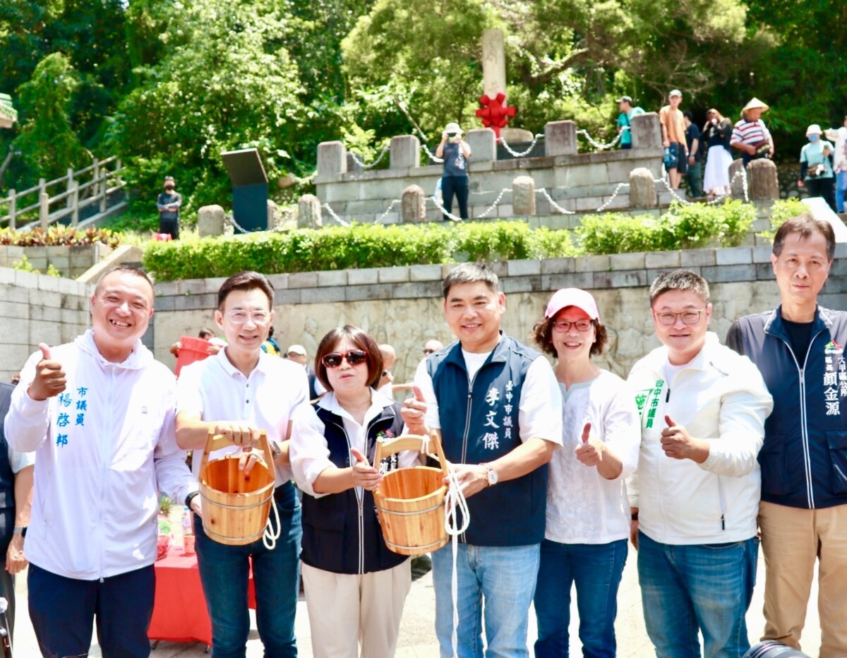 端午節鐵砧山劍井午時水夯爆　千人朝聖500瓶紀念瓶一小時搶光