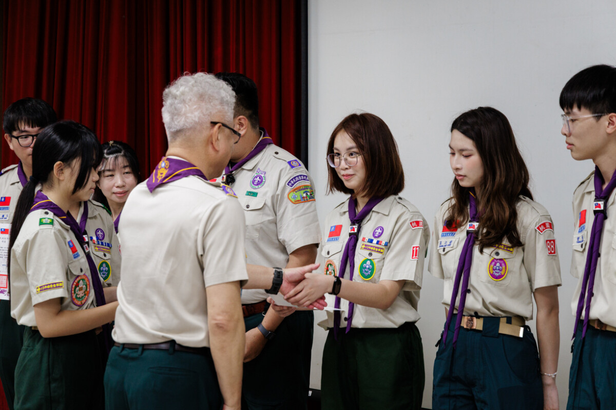 ▲頒發聘書。(圖/中華民國童軍總會提供)
