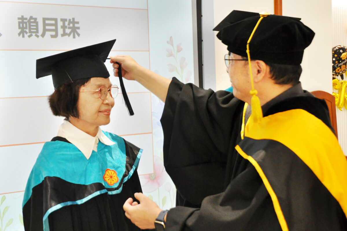 松年大學12位長輩畢業　展現30年終身學習精神