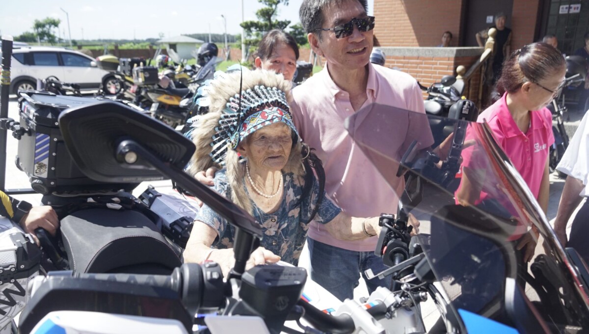 重機騎士端午送暖超有愛　長輩首次騎重機直呼好感動