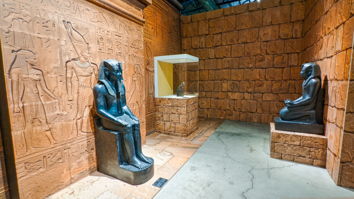 ▲《世界古文明沉浸體驗展》今天起至9月8日在高雄駁二藝術特區P3倉庫展出,邀請你來一場跨越時空的文明探索之旅。(圖/記者黃淑貞攝)