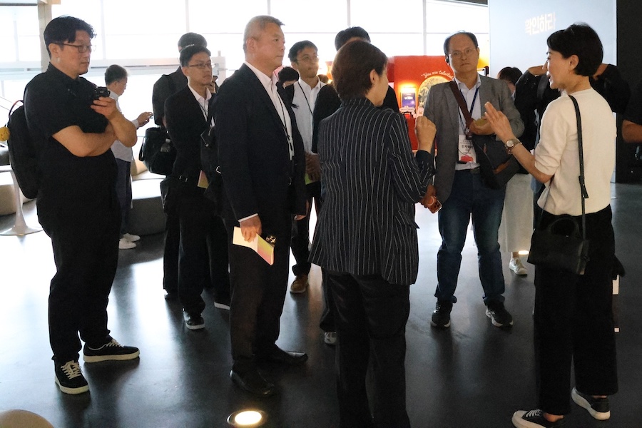 林瑞彥副市長帶領前往亞洲重要影視文化地標「釜山電影殿堂(Busan Cinema Center)」參訪。(圖/嘉義市政府提供)