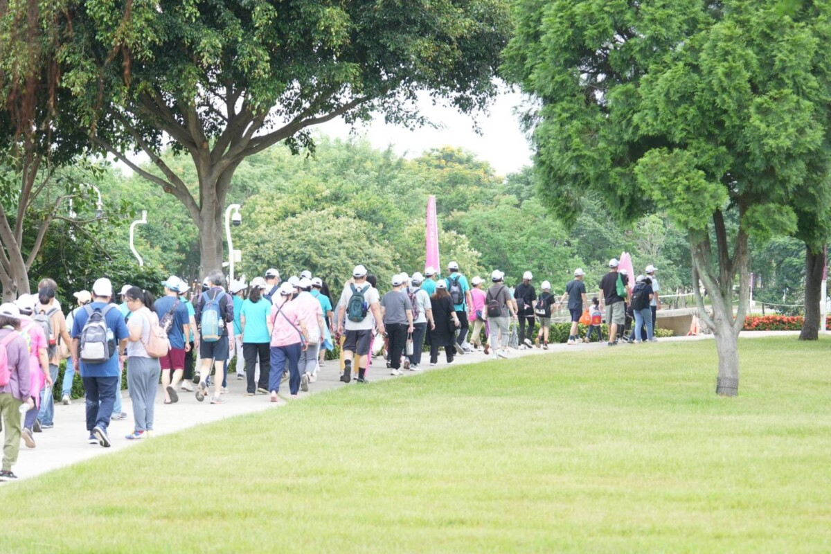 ▲中市府勞工局今(6)日在中央公園舉辦「台中健康走 勞資逗陣行」健走活動。(圖/記者顏淑娟翻攝)