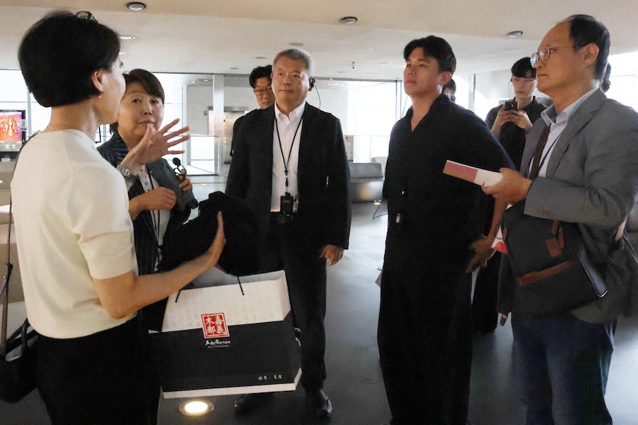 林瑞彥副市長帶領前往亞洲重要影視文化地標「釜山電影殿堂(Busan Cinema Center)」參訪。(圖/嘉義市政府提供)
