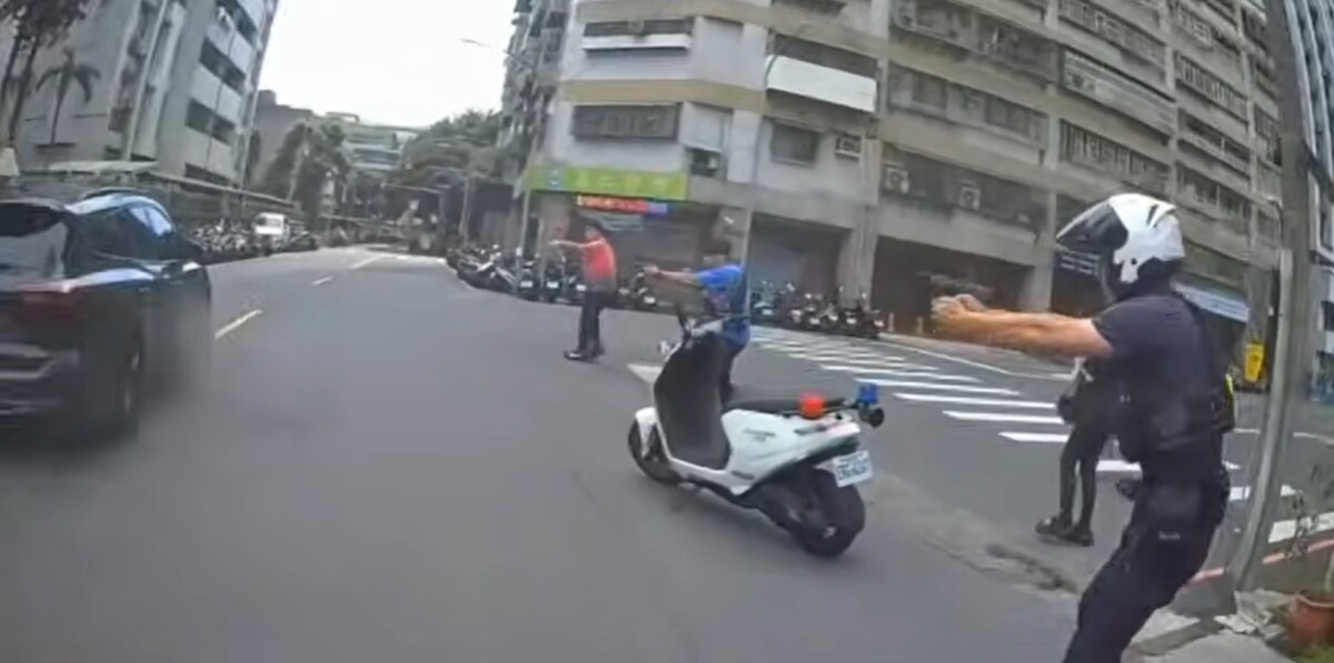 土城街頭上演警匪追逐！毒嫌衝撞2警逃亡　警連開16槍制伏